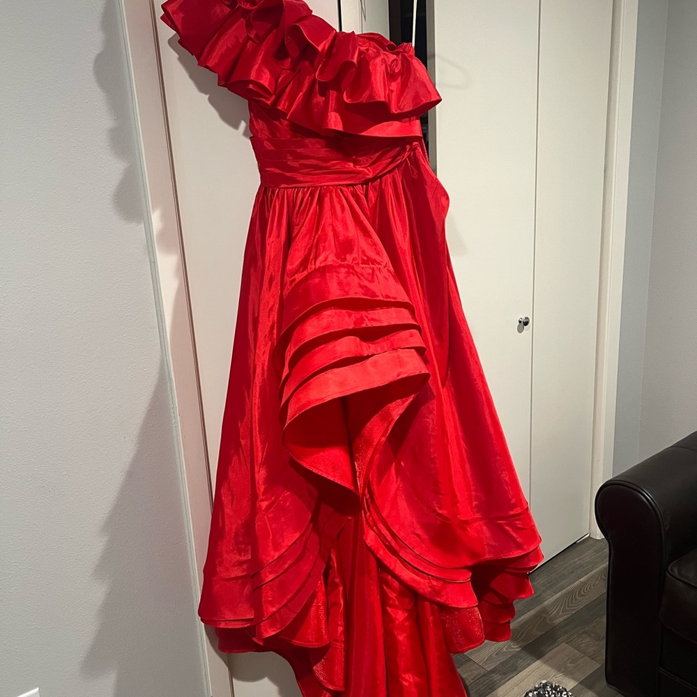 Elegant Red Ruffled One-Shoulder Dress